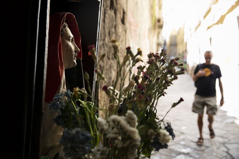 Napoli’de Madonna heykeli Filistinli kadına dönüştürüldü - Resim: 7