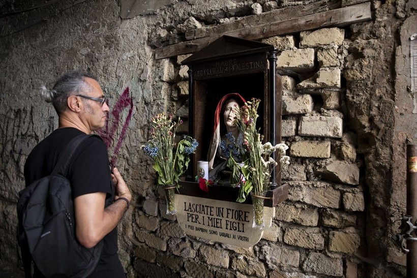 Napoli’de Madonna heykeli Filistinli kadına dönüştürüldü - Resim: 8