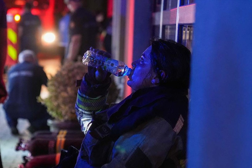 Ankara'da 26 katlı binada yangın faciası! 1'i bebek 3 kişi can verdi - Resim: 27