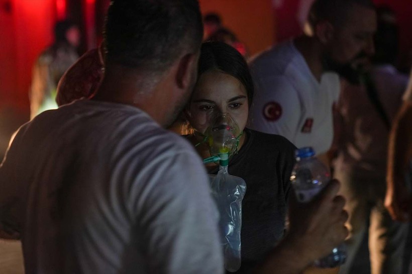 Ankara'da 26 katlı binada yangın faciası! 1'i bebek 3 kişi can verdi - Resim: 22