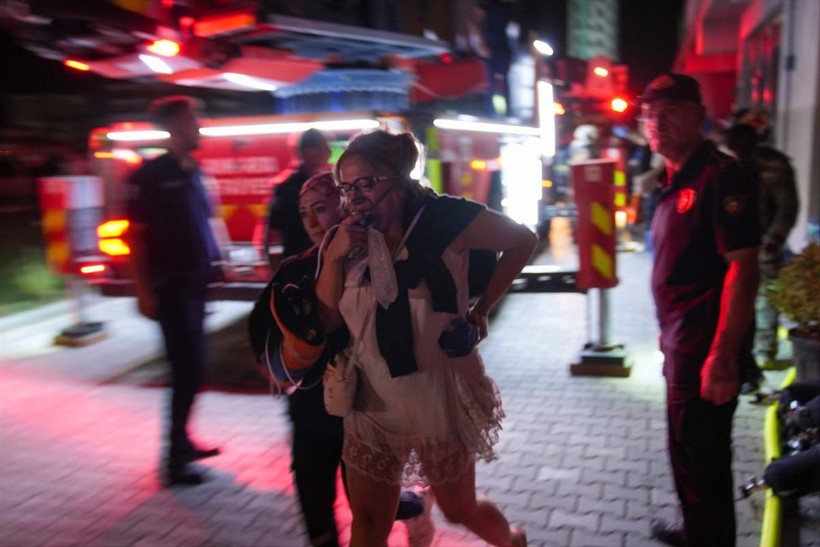 Ankara'da 26 katlı binada yangın faciası! 1'i bebek 3 kişi can verdi - Resim: 6