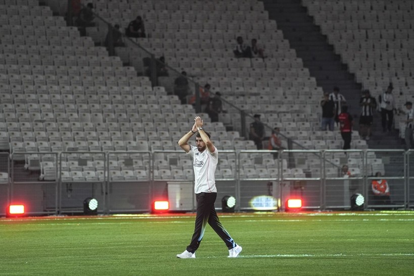 Orkun Kökçü taraftara üçlü çektirdi - Resim: 3