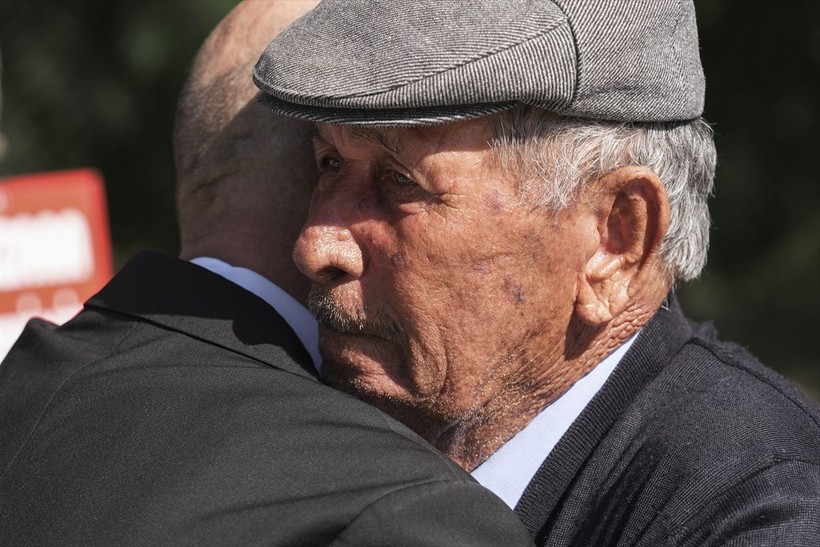 Emekli Korgeneral Zekai Aksakallı, şehit Ömer Halisdemir'in mezarını ziyaret etti - Resim: 7