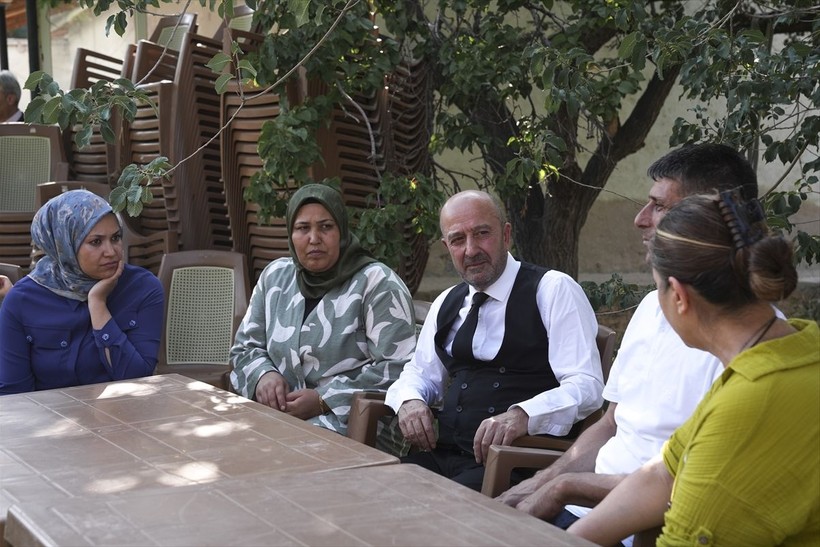 Emekli Korgeneral Zekai Aksakallı, şehit Ömer Halisdemir'in mezarını ziyaret etti - Resim: 6