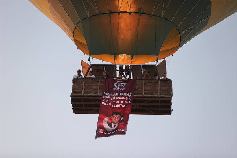 Sıcak hava balonları, Türk bayrağı ve şehit Ömer Halisdemir posteri ile havalandı - Resim: 8