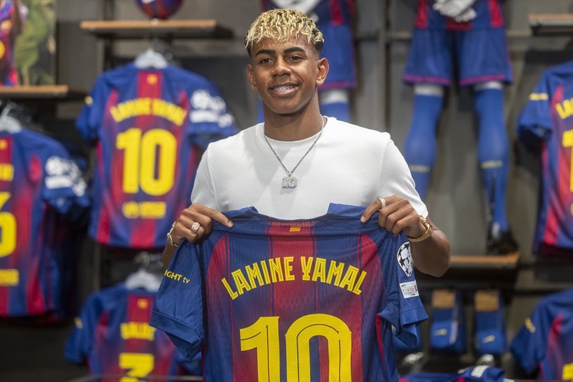 Barcelona'da 10 numara Lamine Yamal'ın - Resim: 1
