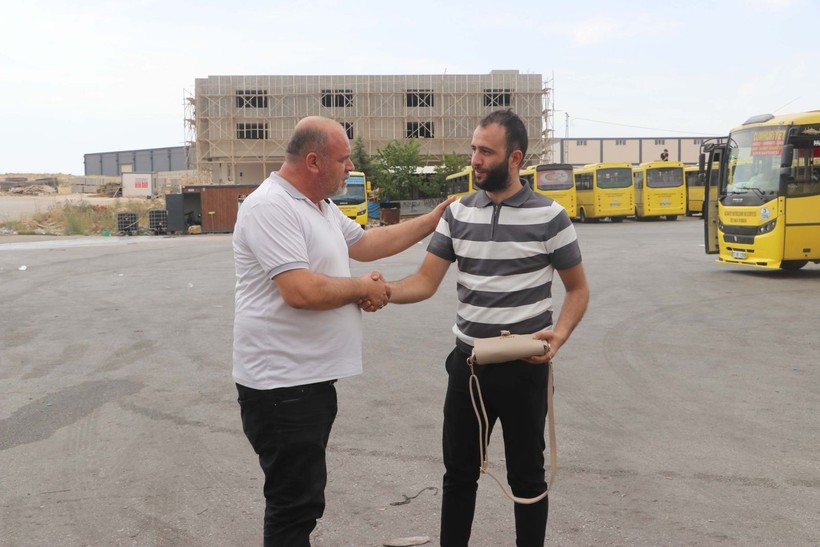 Otobüs şoförü, aracında unutulan içinde para ve altın olan çantayı sahibine ulaştırdı - Resim: 10