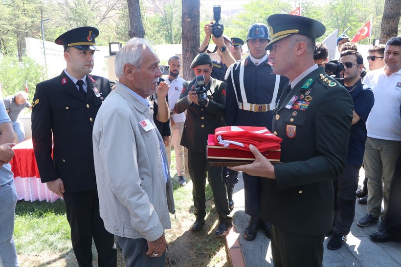Şehit Jandarma Çavuş Mustafa Zamkı, 67 yıl sonra memleketine defnedildi - Resim : 1