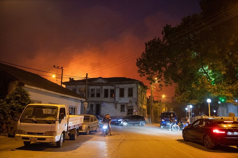 Sakarya'da çıkan orman yangını nedeniyle iki mahalle tahliye edildi - Resim: 9