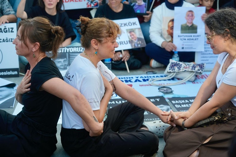 Mattia Ahmet Minguzzi'nin annesi Bakırköy'de oturma eylemi yaptı - Resim: 7