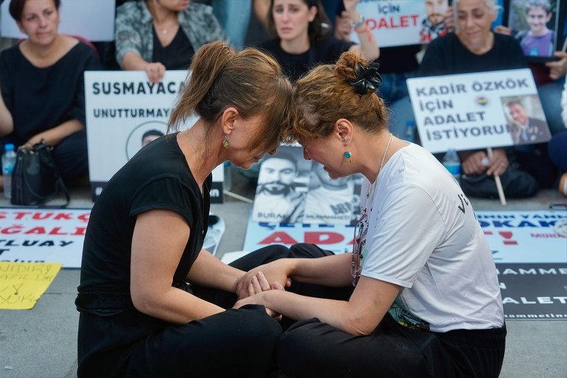 Mattia Ahmet Minguzzi'nin annesi Bakırköy'de oturma eylemi yaptı - Resim: 8