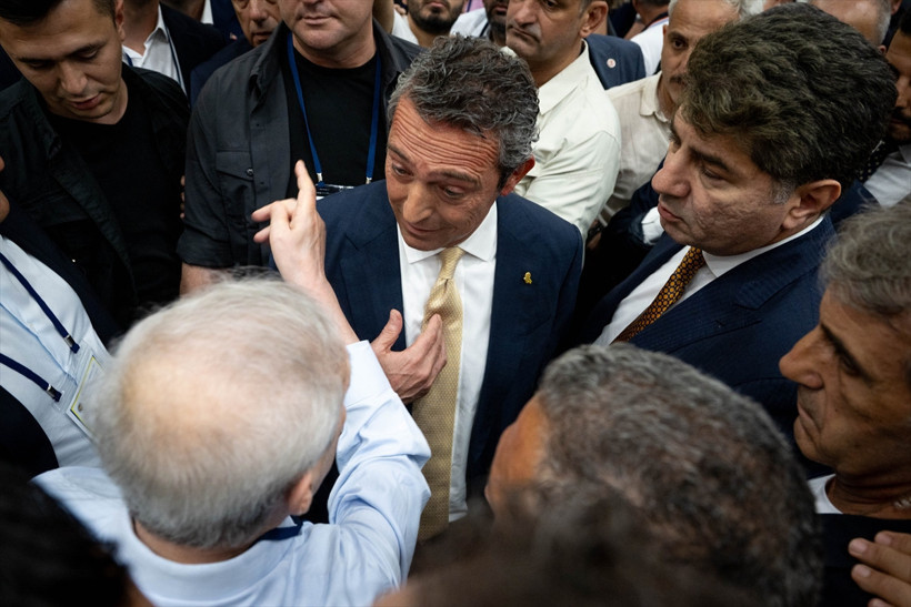 Fenerbahçe Divan Kurulu'nda gergin anlar: Ali Koç ve Aziz Yıldırım olaya müdahale etti - Resim : 2