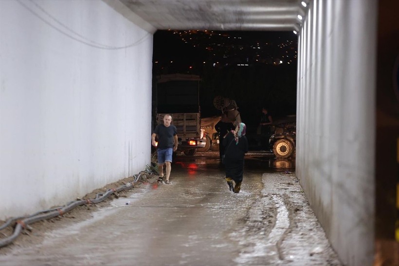 Bursa'da Gürsu Kestel arasında orman yangını! Yerleşim yerlerini de tehdit ediyor - Resim: 4