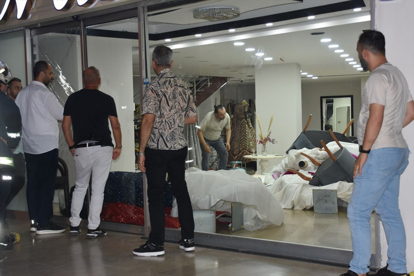 Antalya'da gelinlikçi dükkanını ateşe vermeye çalışan kişi gözaltına alındı - Resim: 2