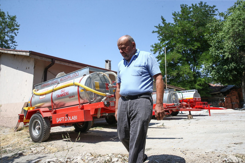 Patlak lastikle su taşıdı gönüllere taht kurdu: 3 tanker hediye edildi - Resim : 2