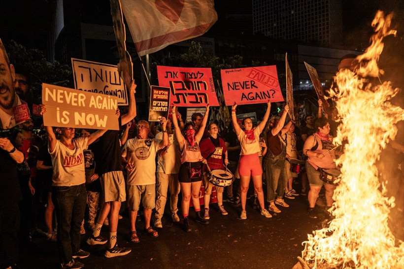 Tel Aviv'de yüzlerce kişi Gazze'de ateşkes ve İsrailli rehinelerin geri getirilmesi için sokağa çıktı - Resim: 21