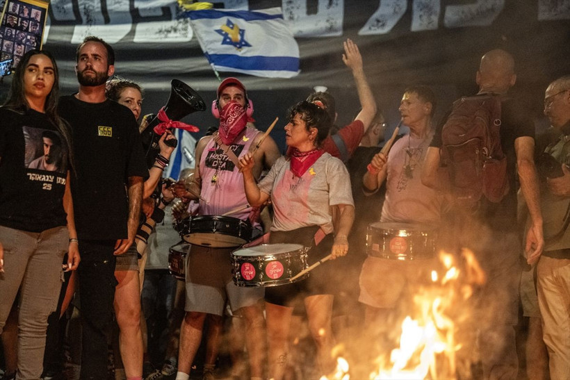 Tel Aviv'de yüzlerce kişi Gazze'de ateşkes ve İsrailli rehinelerin geri getirilmesi için sokağa çıktı - Resim: 25