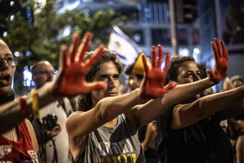 Tel Aviv'de yüzlerce kişi Gazze'de ateşkes ve İsrailli rehinelerin geri getirilmesi için sokağa çıktı - Resim: 16