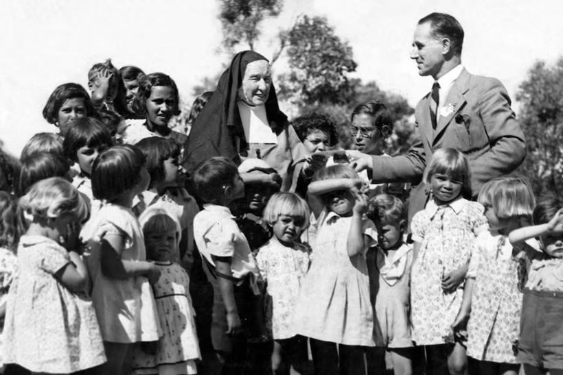 Yıllar önce İrlanda’da rahibelerin işlettiği anne bebek evinde ölen 796 çocuğun bulunması için kazı çalışması başladı - Resim : 1