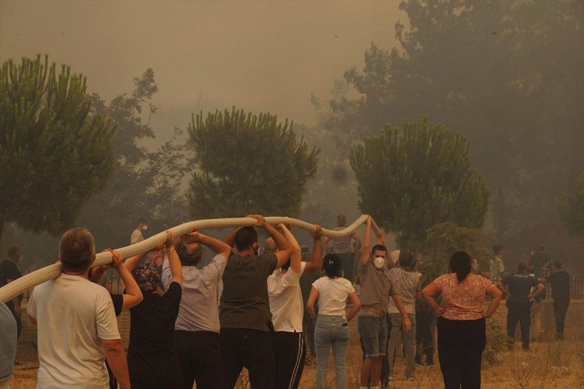 Çanakkale'de halkı tek vücut oldu: Yangına imece usulü müdahale - Resim: 11