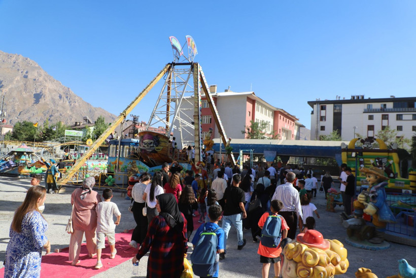 Hakkari'de lunapark sevinci - Resim: 1