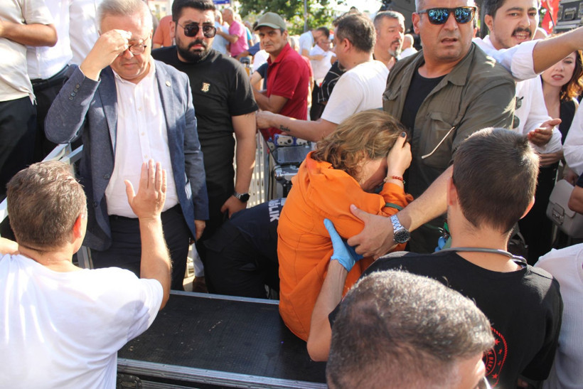 Aydın'da 'topuklu' eylem: AK Parti'ye geçen Özlem Çerçioğlu'nu protesto ettiler - Resim: 2