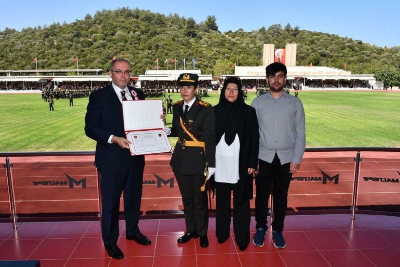 Şehit Ömer Halisdemir'in kızı Elif Nur teğmen oldu - Resim: 2