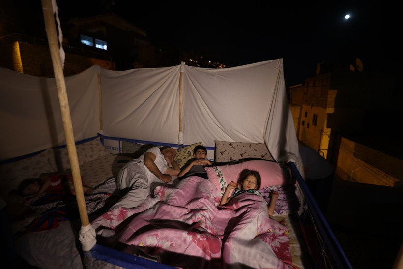 Mardin ve Batman'da sıcak havada "dam palas" keyfi - Resim: 9