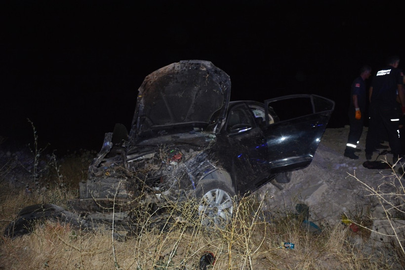 Sivas'ın Suşehri ilçesinde otomobilin devrilmesi sonucu 5 kişi yaralandı.