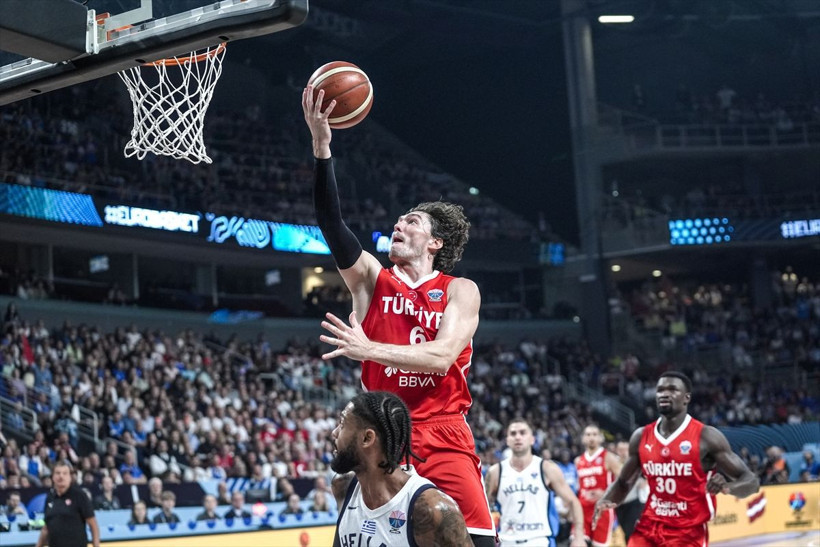 Türkiye, Yunanistan'ı 94-68 yendi! 12 Dev Adam 24 yıl sonra finalde - Resim: 5