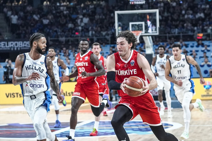 Türkiye, Yunanistan'ı 94-68 yendi! 12 Dev Adam 24 yıl sonra finalde - Resim: 7