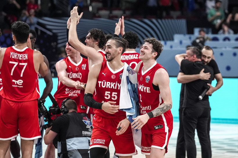 Türkiye, Yunanistan'ı 94-68 yendi! 12 Dev Adam 24 yıl sonra finalde - Resim: 12