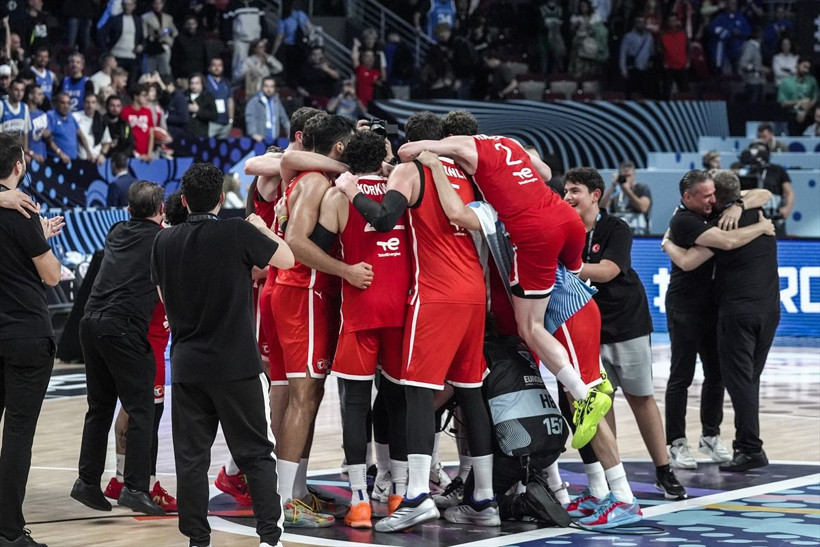 Türkiye, Yunanistan'ı 94-68 yendi! 12 Dev Adam 24 yıl sonra finalde - Resim: 13