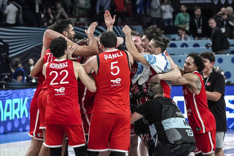 Türkiye, Yunanistan'ı 94-68 yendi! 12 Dev Adam 24 yıl sonra finalde - Resim: 15