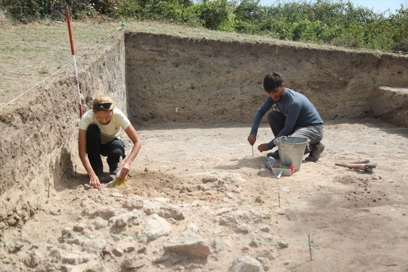 İkiztepe Höyüğü'ndeki kazılarda "hediyeli mezarlar" ortaya çıkarıldı - Resim: 1