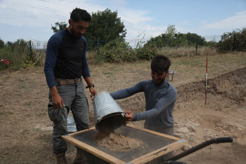İkiztepe Höyüğü'ndeki kazılarda "hediyeli mezarlar" ortaya çıkarıldı - Resim: 3