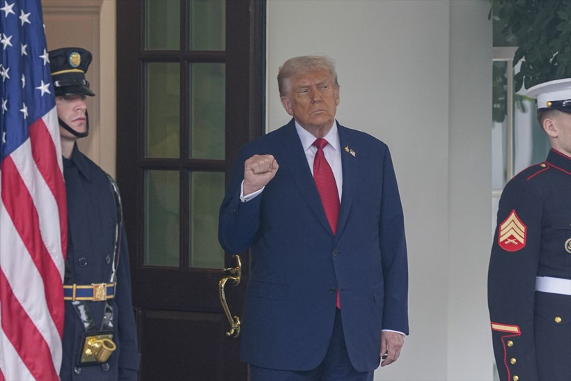 Beyaz Saray'daki zirveside yer alan şifreler! Trump'tan dikkat çeken rozet - Resim: 1