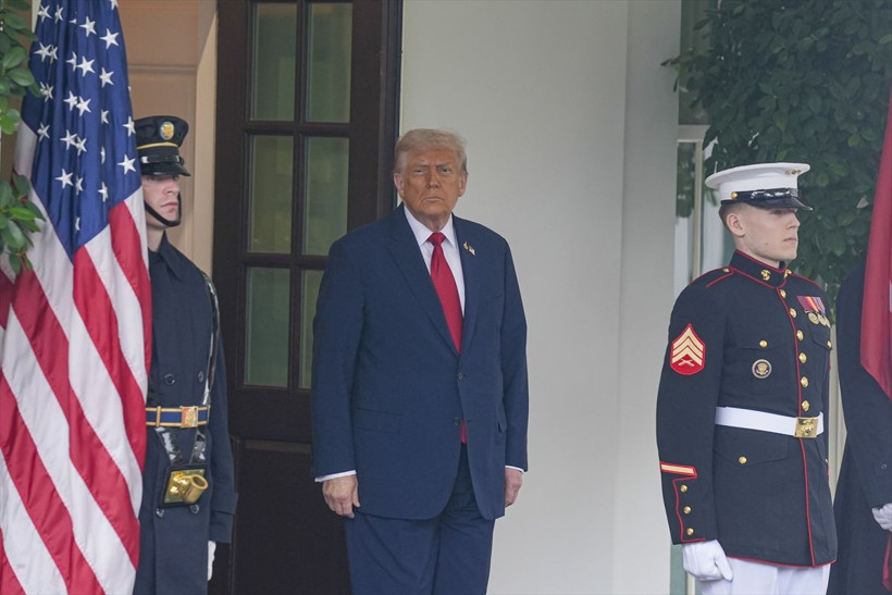 Beyaz Saray'daki zirveside yer alan şifreler! Trump'tan dikkat çeken rozet - Resim: 2