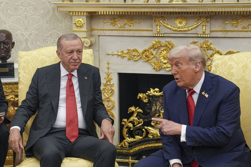Beyaz Saray'daki zirveside yer alan şifreler! Trump'tan dikkat çeken rozet - Resim: 8