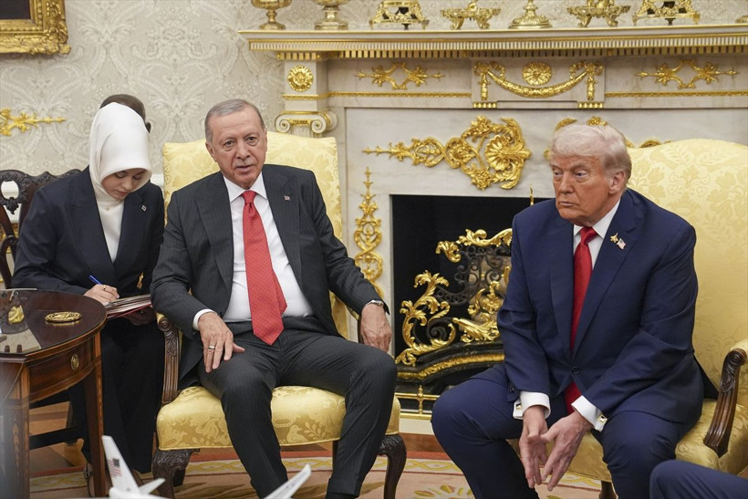 Beyaz Saray'daki zirveside yer alan şifreler! Trump'tan dikkat çeken rozet - Resim: 3