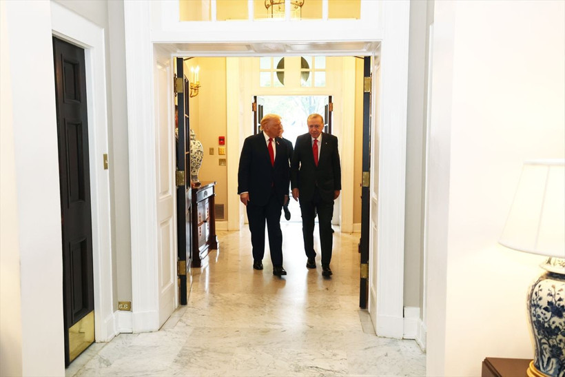 Beyaz Saray'daki zirveside yer alan şifreler! Trump'tan dikkat çeken rozet - Resim: 16