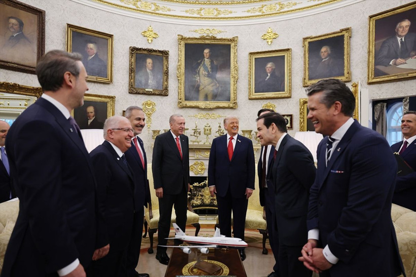 Beyaz Saray'daki zirveside yer alan şifreler! Trump'tan dikkat çeken rozet - Resim: 31
