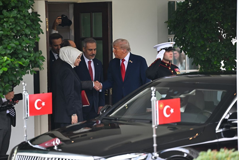 Beyaz Saray'daki zirveside yer alan şifreler! Trump'tan dikkat çeken rozet - Resim: 34