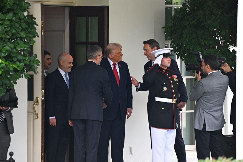 Beyaz Saray'daki zirveside yer alan şifreler! Trump'tan dikkat çeken rozet - Resim: 33