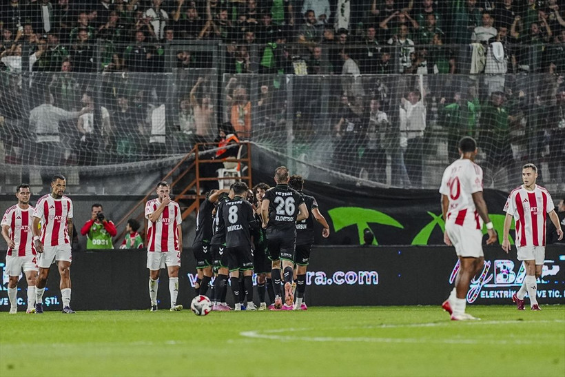 Caner Erkin’den şoke eden hareket! Takım arkadaşına tokat attı, kırmızı kartla oyundan atıldı - Resim: 9