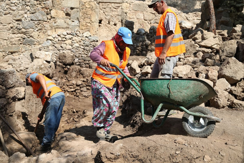 Syedra Antik Kenti kazılarına halk da katılıyor - Resim: 1