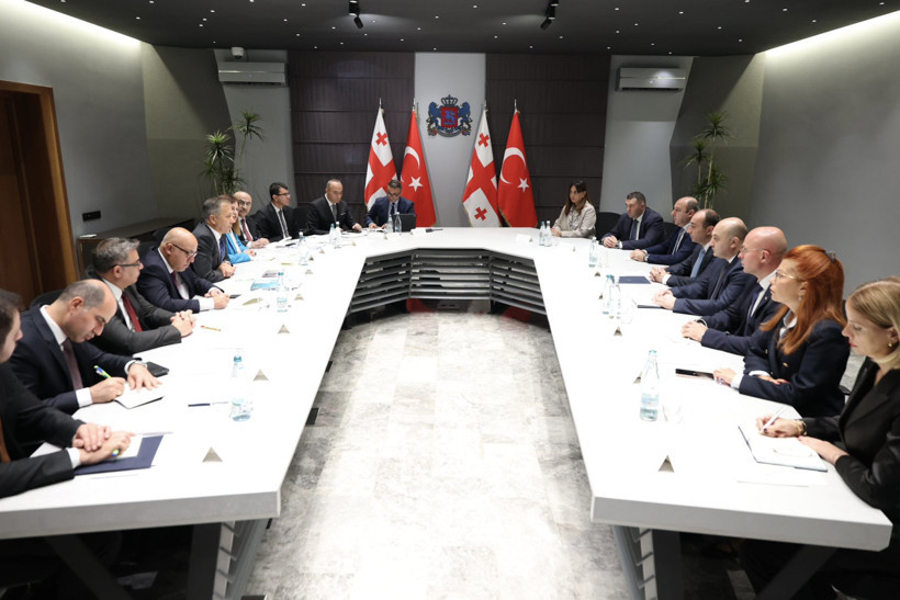 Bakan Yerlikaya, Gürcistanlı mevkidaşı Geladze ile bir araya geldi - Resim : 2