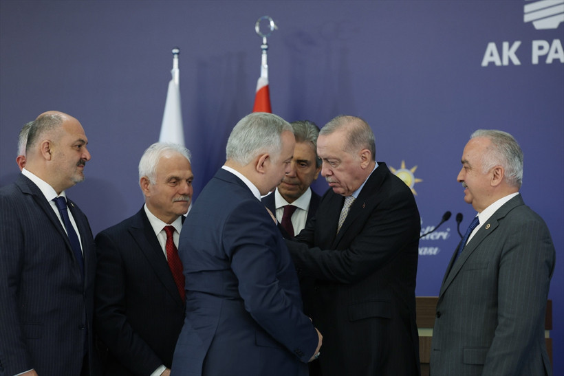 7 belediye başkanı AK Parti’ye geçti: Rozetlerini Erdoğan taktı - Resim : 2