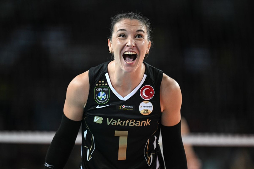 Fenerbahçe, VakıfBank'ı 2-0'dan dönüp yenerek AXA Sigorta Şampiyonlar Kupası'nı kazandı - Resim: 1