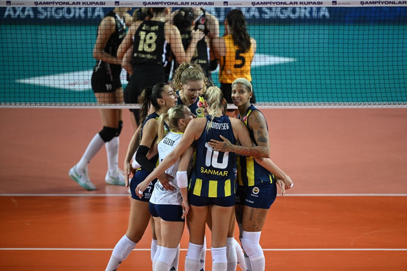Fenerbahçe, VakıfBank'ı 2-0'dan dönüp yenerek AXA Sigorta Şampiyonlar Kupası'nı kazandı - Resim: 4